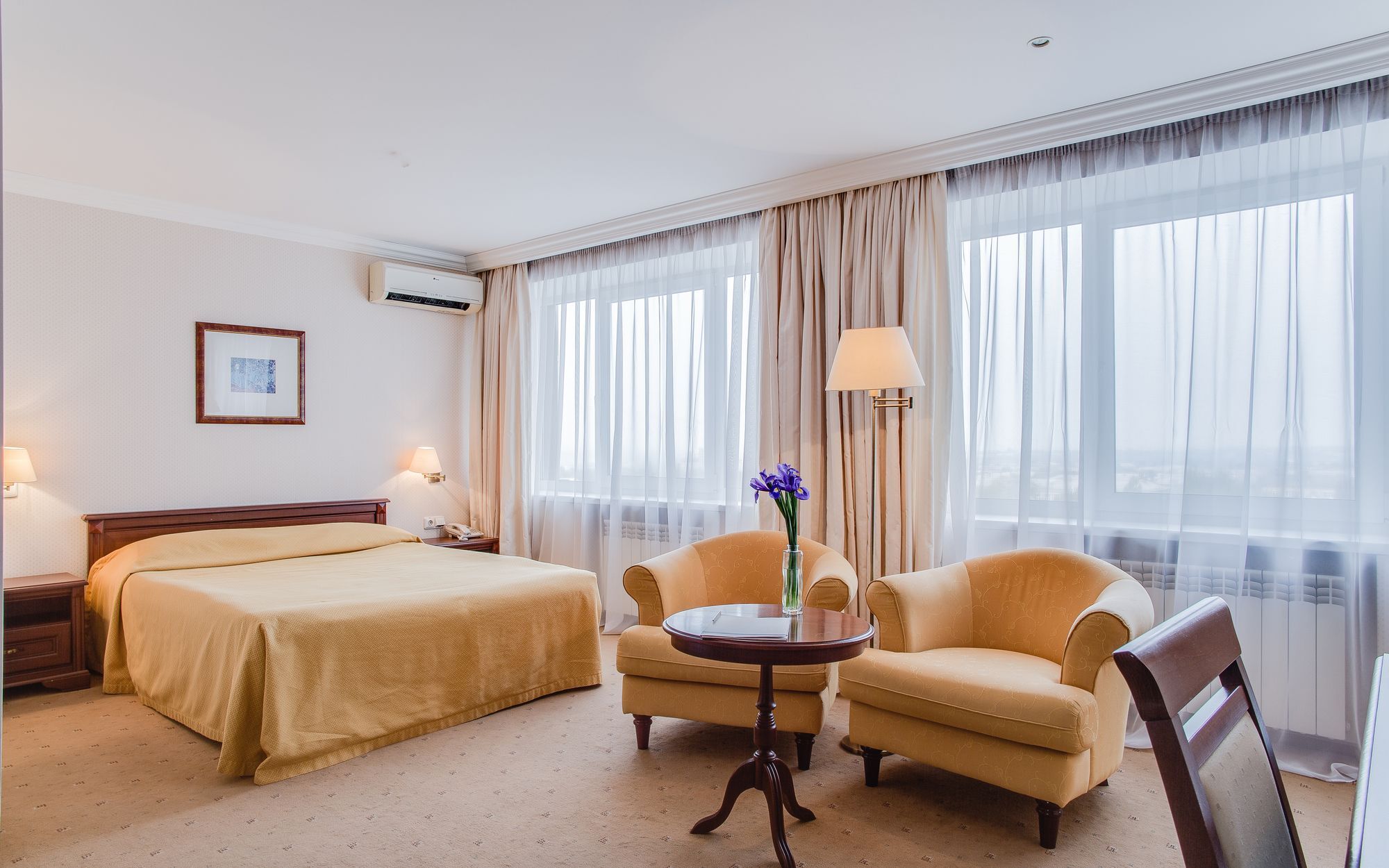 Intourist Hotel Zaporizhia Extérieur photo